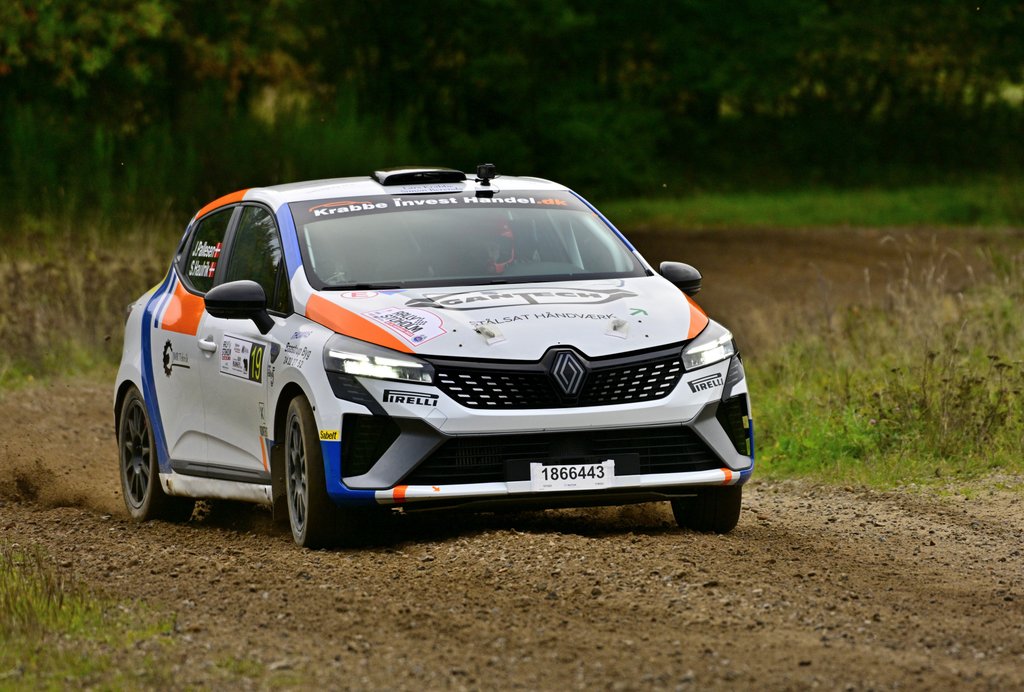 Rally Stoholm bød på mange hastighedsprøver på grus, og det betød masser af erfaring til Jacob Pallesen og Sarah Haulrik
(Foto: Michael Eisenberg)